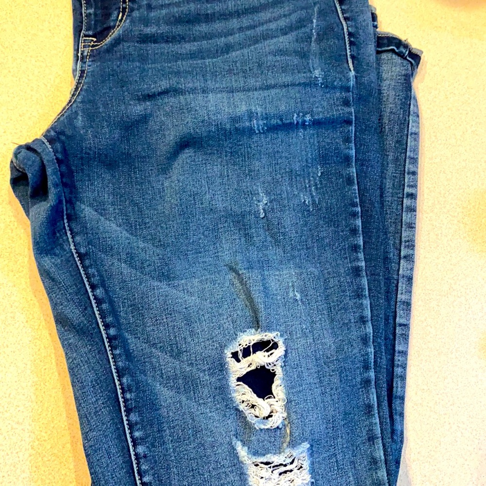 Maurices Distressed Jeggings Size 14